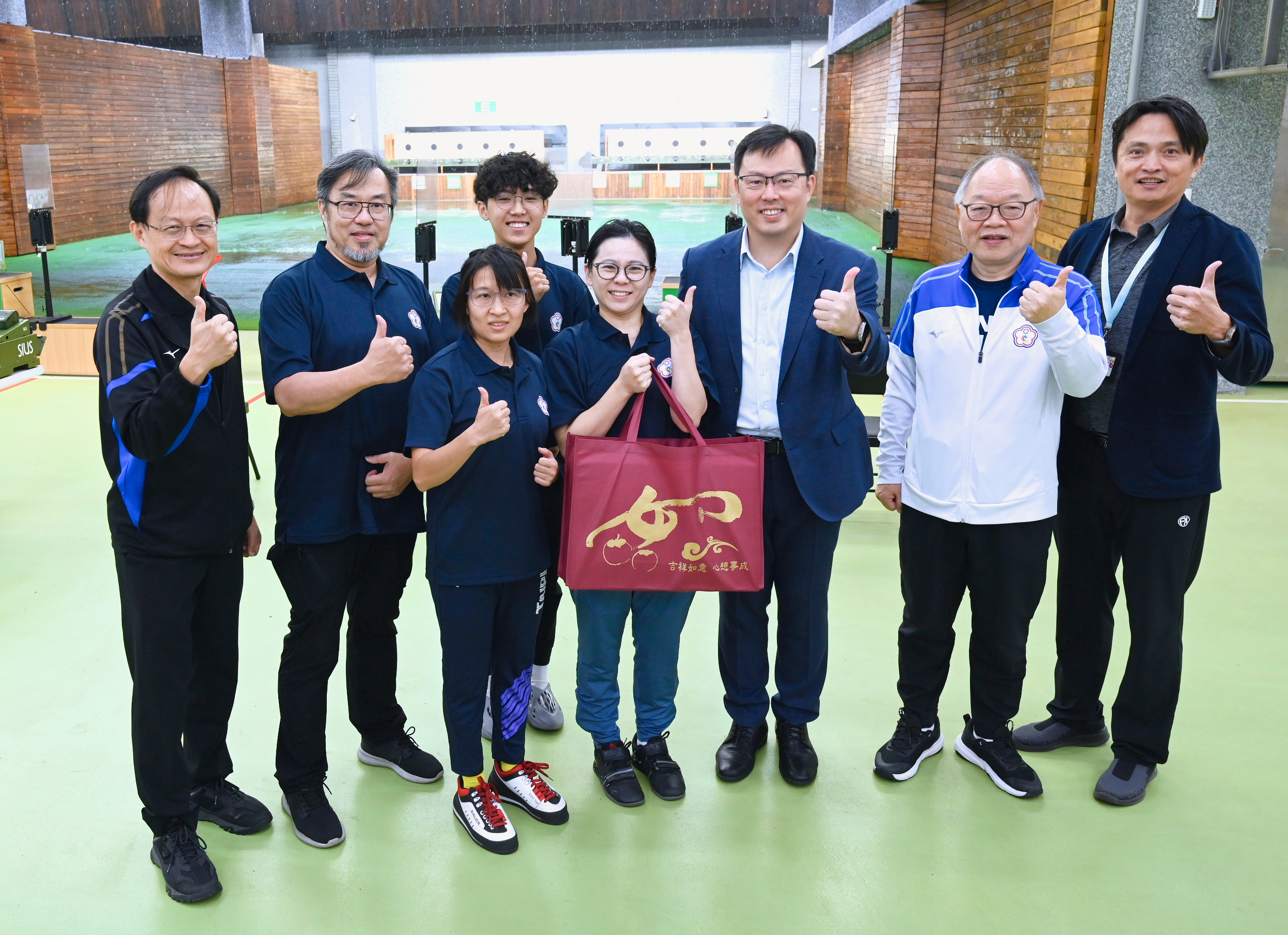 鄭次長和長官教練們與聽奧培訓隊合影