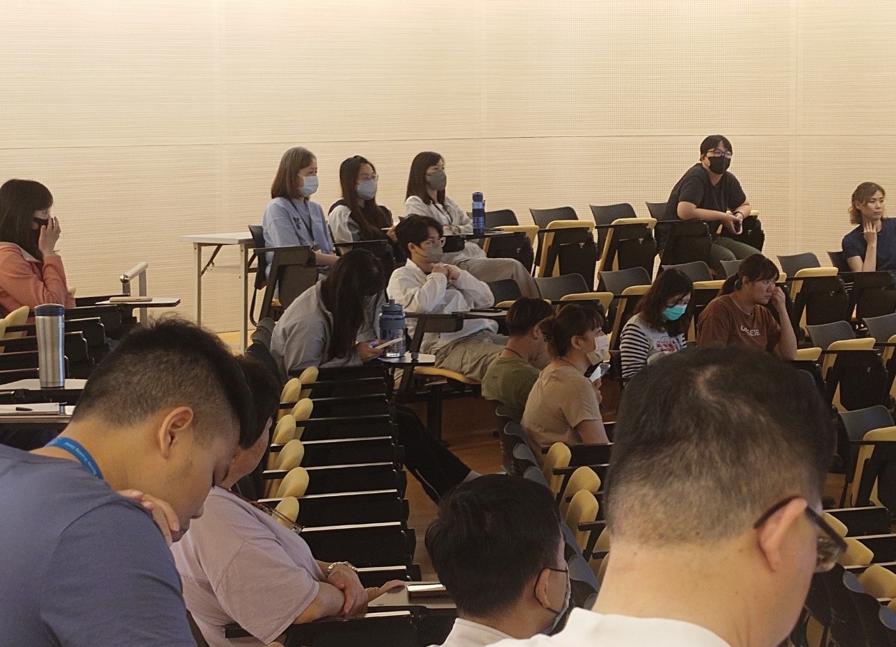 114年3月27日辦理「一個安全、健康的工作職場課程」中心員工上課照片