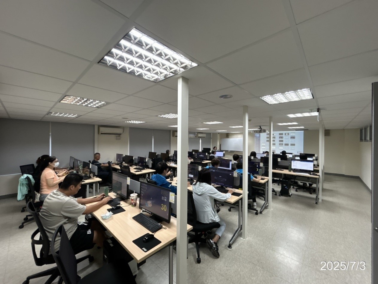 114年7月3日辦理「AI協作MSWord提升文書行政效能」中心員工上課照片