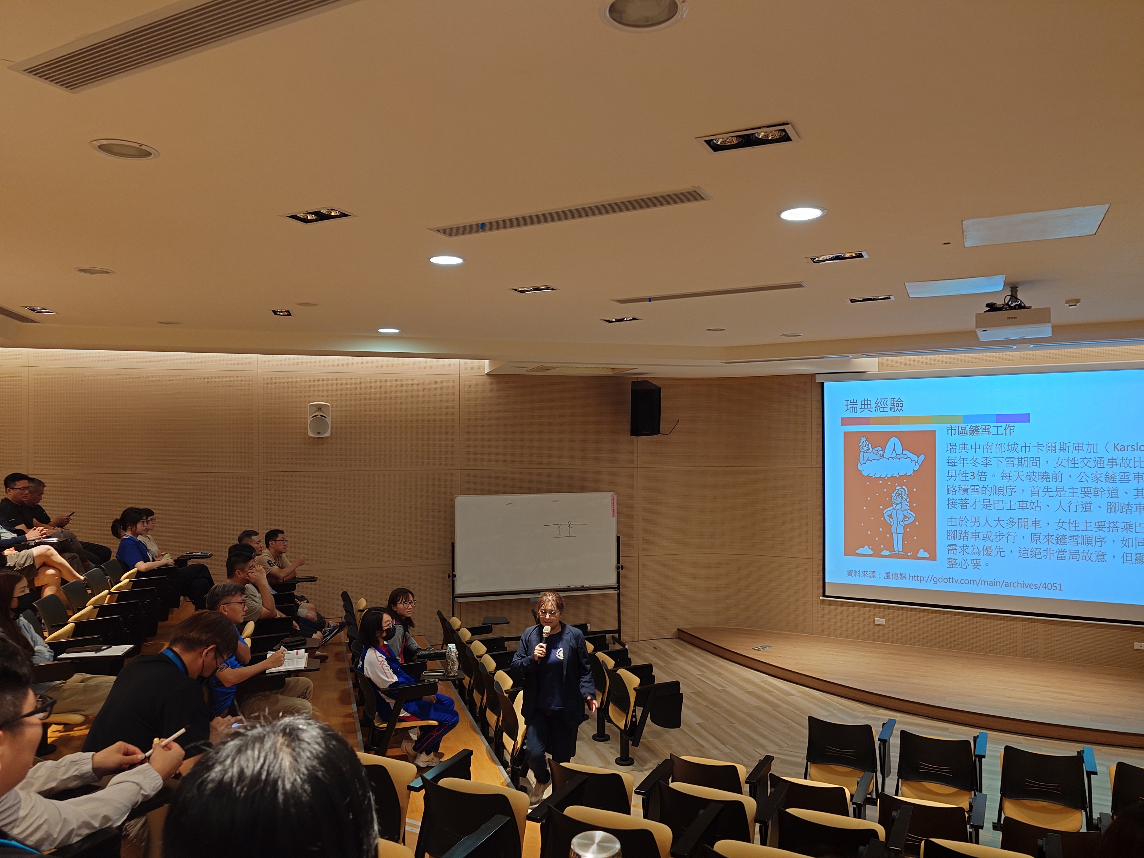 114年7月15日辦理「性騷擾案件調查研習」中心員工上課照片